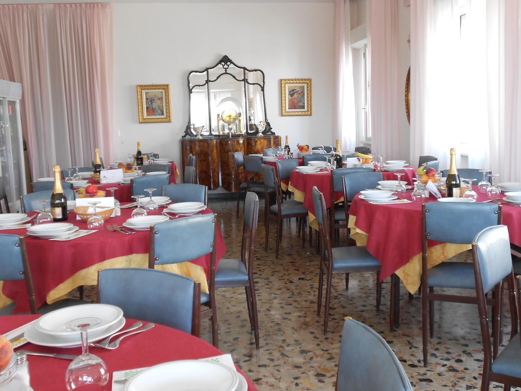 Hotel Laguna Blu Rimini Bagian luar foto