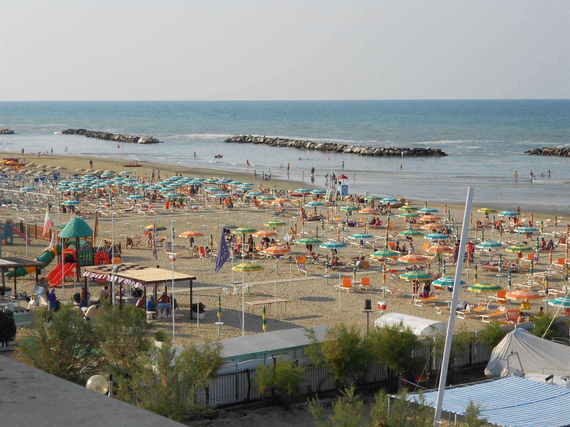 Hotel Laguna Blu Rimini Bagian luar foto